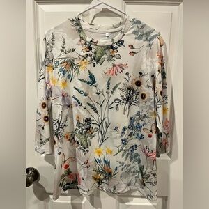 Amazon Essentials Floral 3/4 Sleeve Top Size Medium